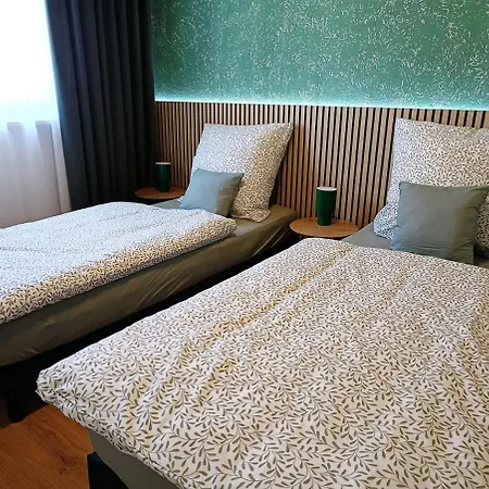 Apartment 13 Gruen Mit 2 *